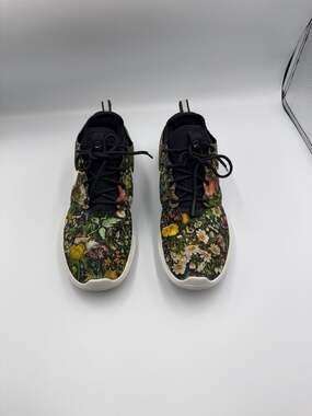 Nike Roshe Two Floral Sneakers Size 8.5